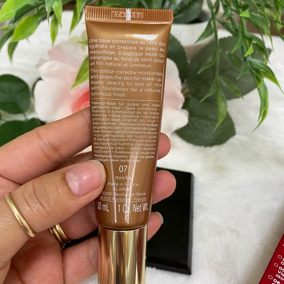Clarins SOS Face Primer #07 Mocha: Enhances Deep Skin Tones - Size 30mL / 1 Oz. - Picture 6 of 7